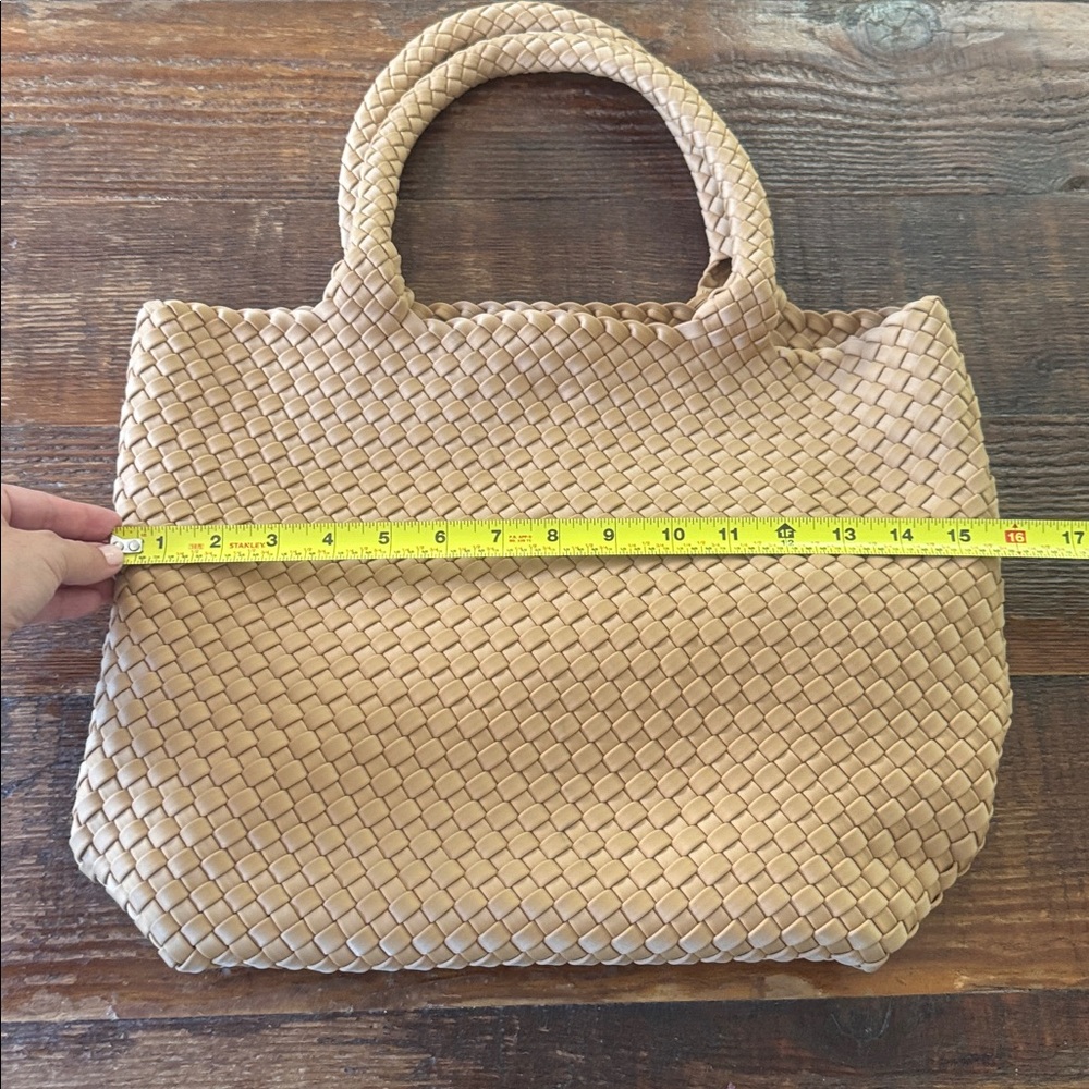 Elegant Tan Woven Tote Bag - Picture 4 of 5